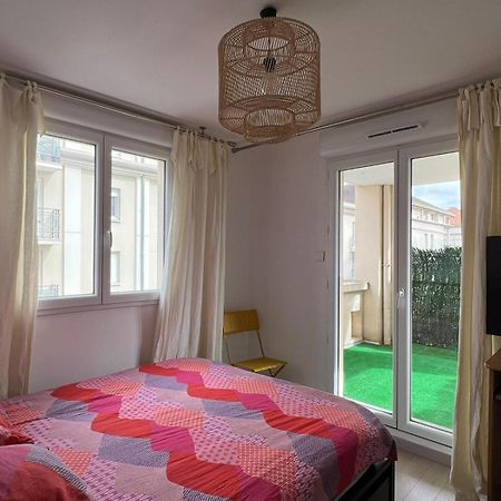Location 3 Chambres Spacieuses Dans Appartment 2 Mn Rer Bussy Saint Georges Dış mekan fotoğraf