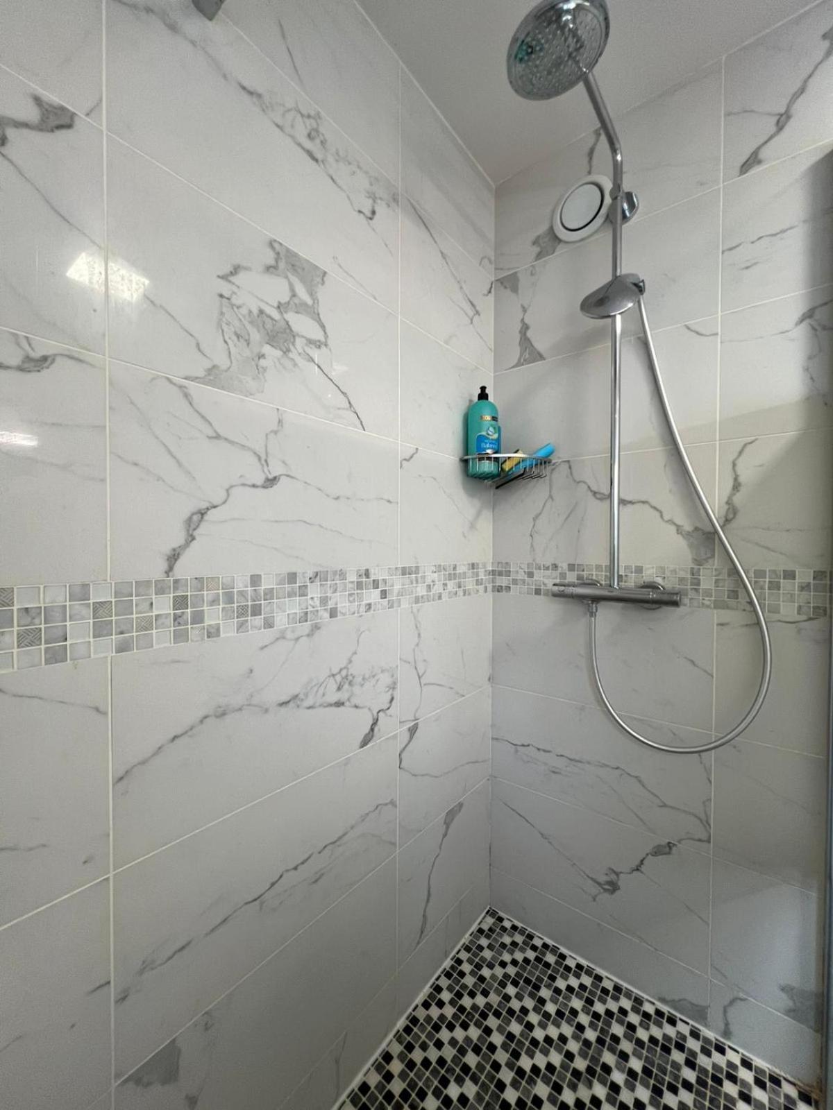 Location 3 Chambres Spacieuses Dans Appartment 2 Mn Rer Bussy Saint Georges Dış mekan fotoğraf