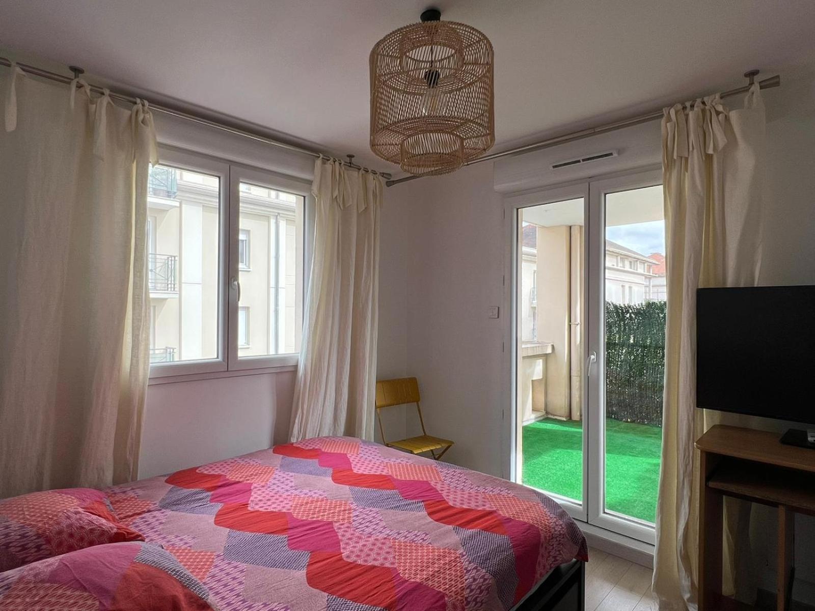 Location 3 Chambres Spacieuses Dans Appartment 2 Mn Rer Bussy Saint Georges Dış mekan fotoğraf