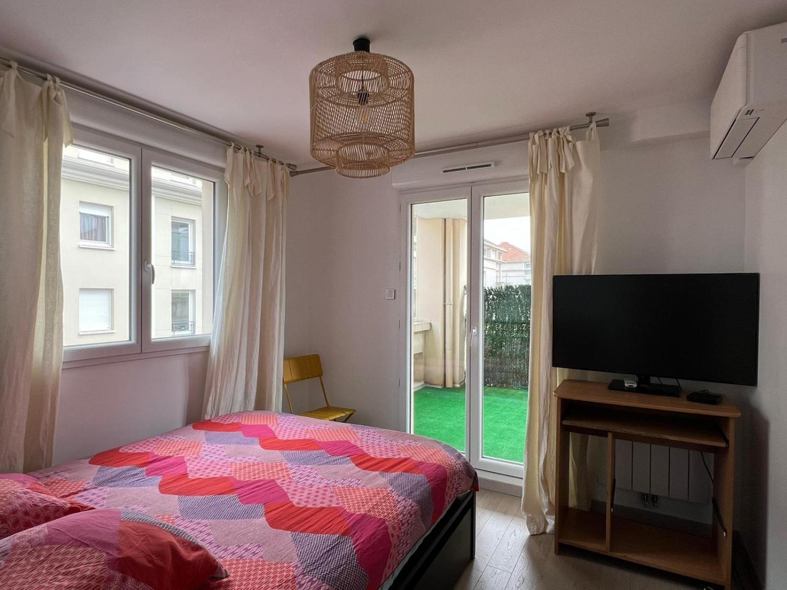 Location 3 Chambres Spacieuses Dans Appartment 2 Mn Rer Bussy Saint Georges Dış mekan fotoğraf